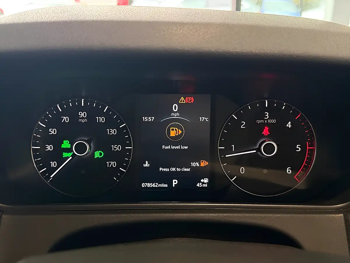 Used 2018 Land Rover Range Rover Velar R-Dynamic Black - Interior and Exterior details 17