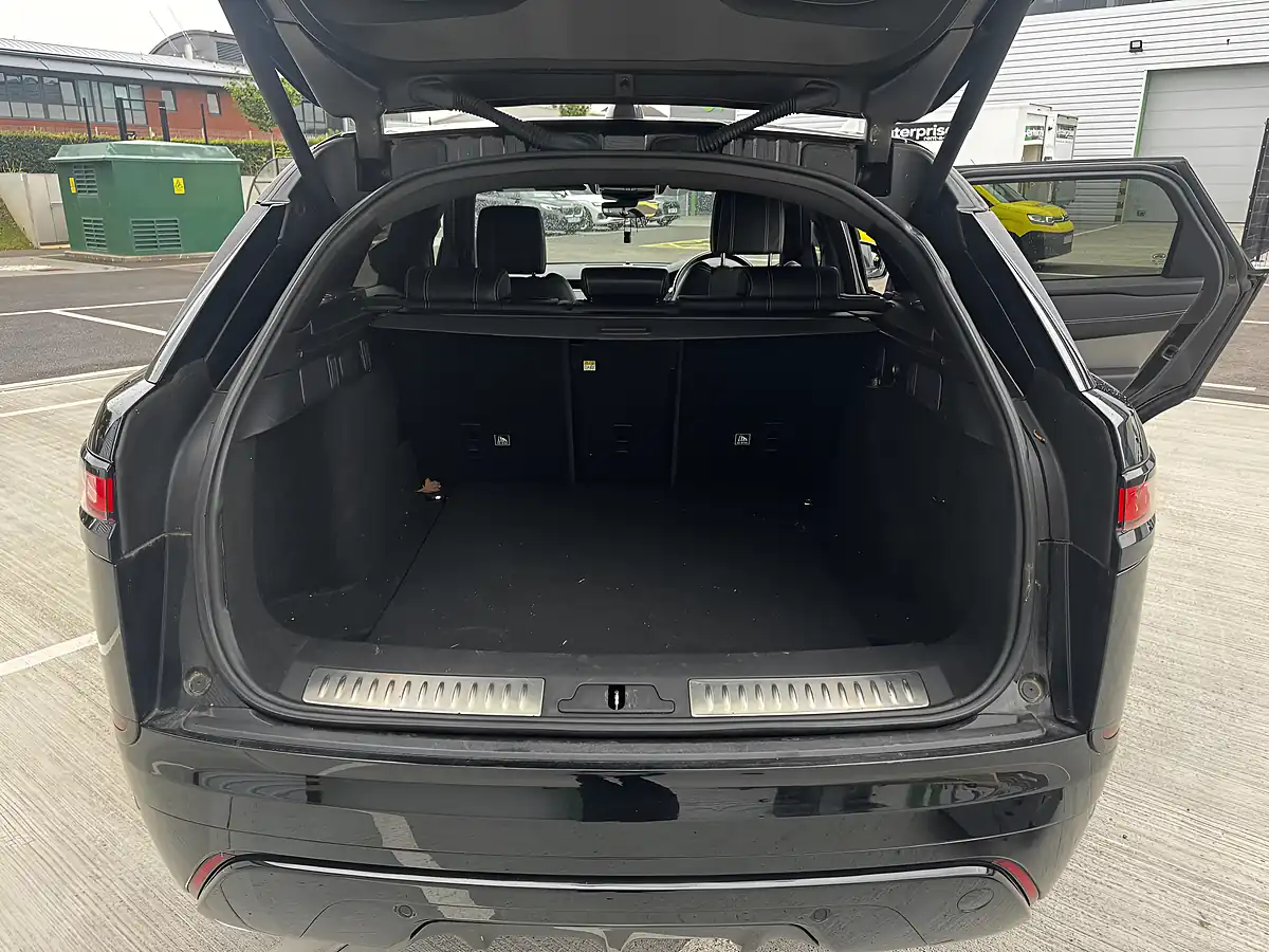 Used 2018 Land Rover Range Rover Velar R-Dynamic Hse Black - Interior and Exterior details 10