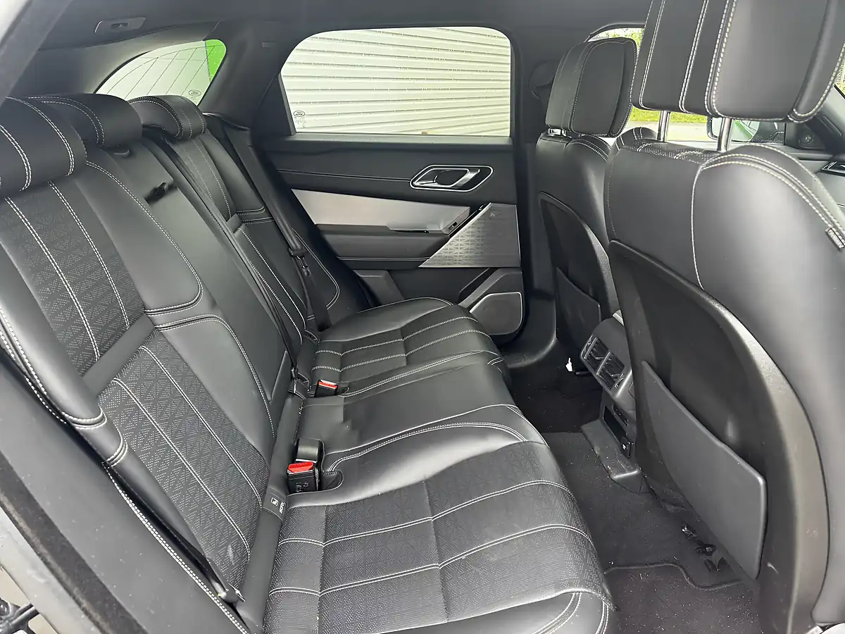 Used 2018 Land Rover Range Rover Velar R-Dynamic Hse Black - Interior and Exterior details 11