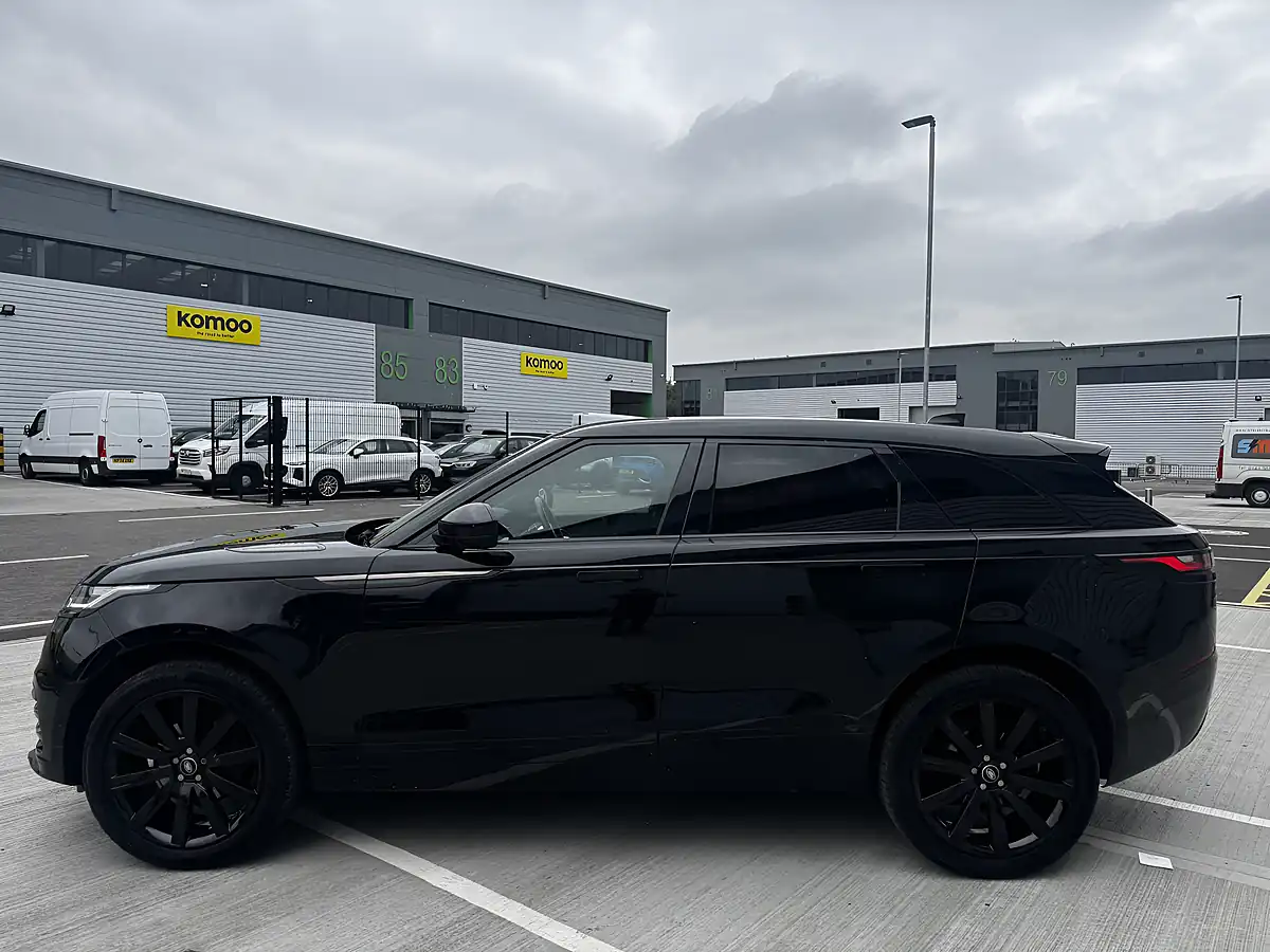 Used 2018 Land Rover Range Rover Velar R-Dynamic Hse Black - Interior and Exterior details 7