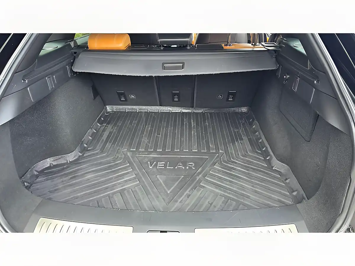 Used 2018 Land Rover Range Rover Velar R-Dynamic Hse Black - Interior and Exterior details 18
