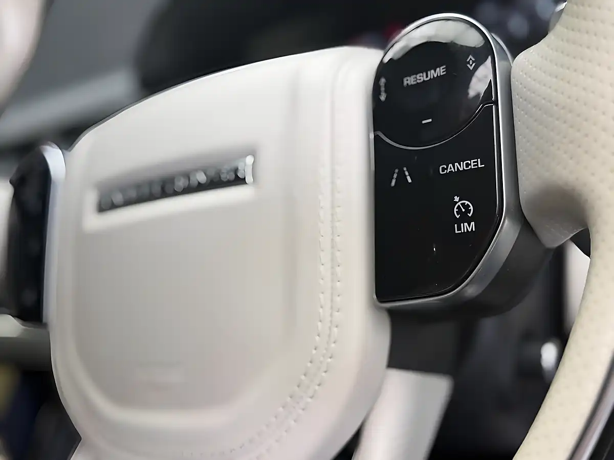 Used 2018 Land Rover Range Rover Velar R-Dynamic Hse Black - Interior and Exterior details 14