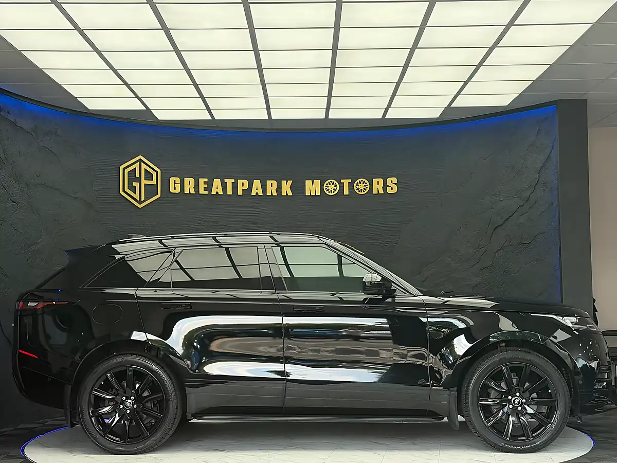 Used 2018 Land Rover Range Rover Velar R-Dynamic Hse Black - Interior and Exterior details 4