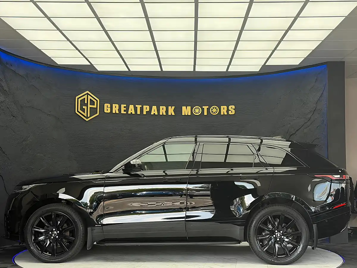 Used 2018 Land Rover Range Rover Velar R-Dynamic Hse Black - Interior and Exterior details 8