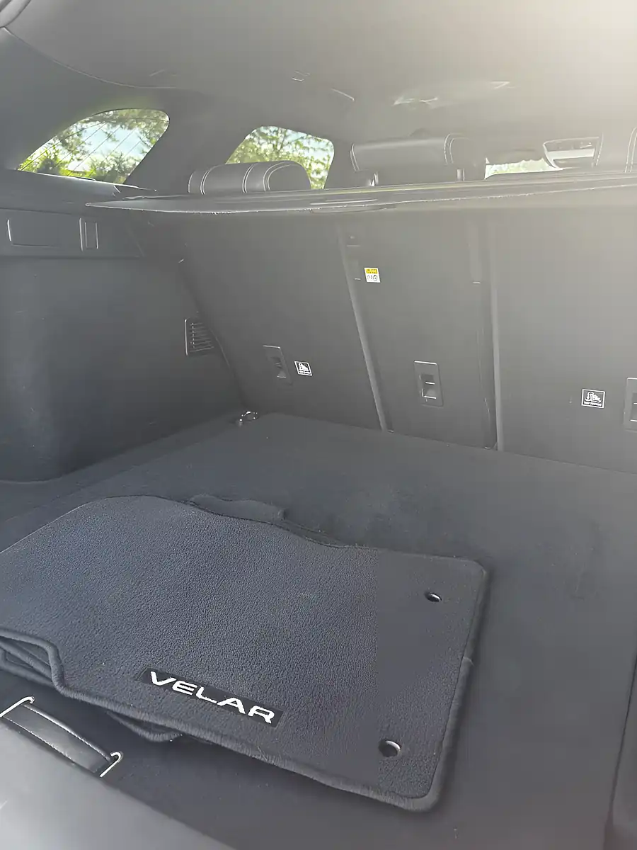 Used 2018 Land Rover Range Rover Velar R-Dynamic Hse Black - Interior and Exterior details 16