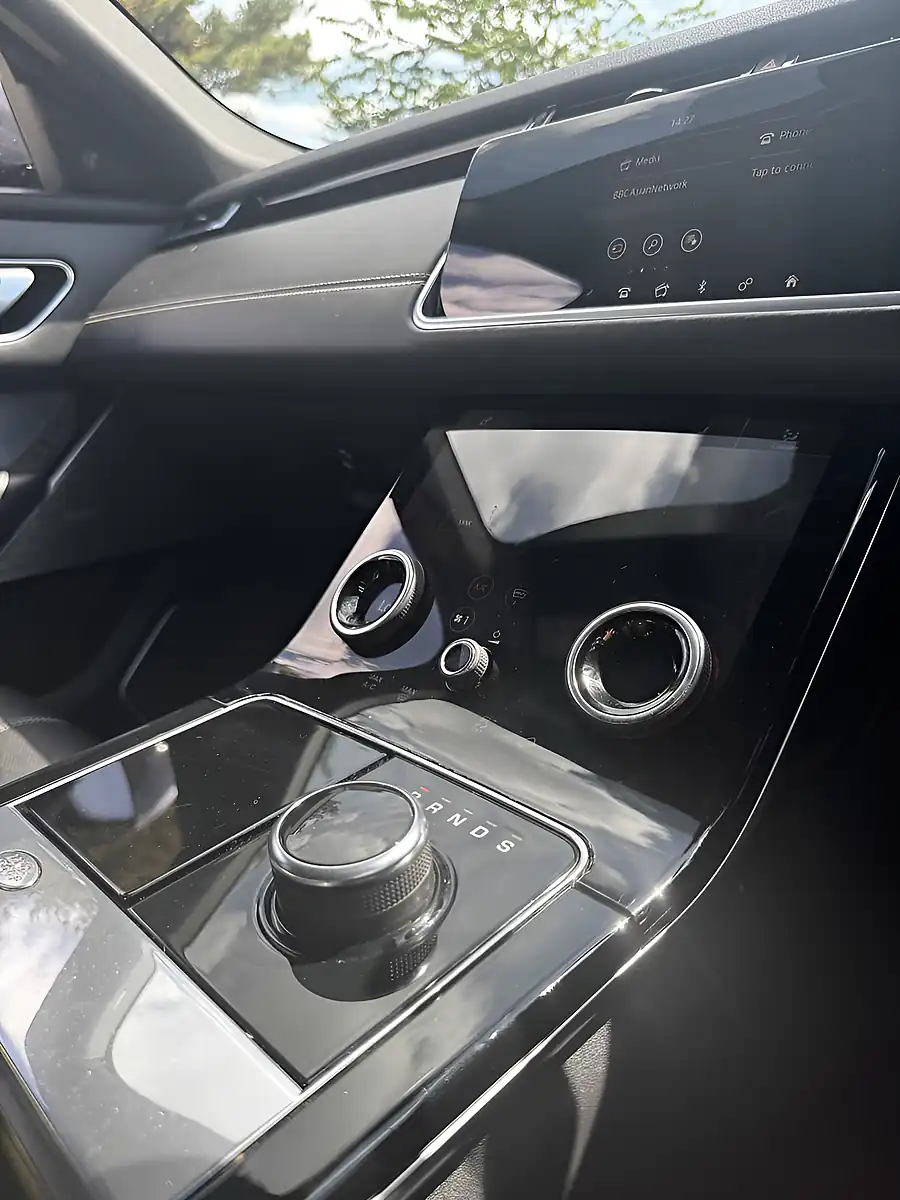 Used 2018 Land Rover Range Rover Velar R-Dynamic Hse Black - Interior and Exterior details 18