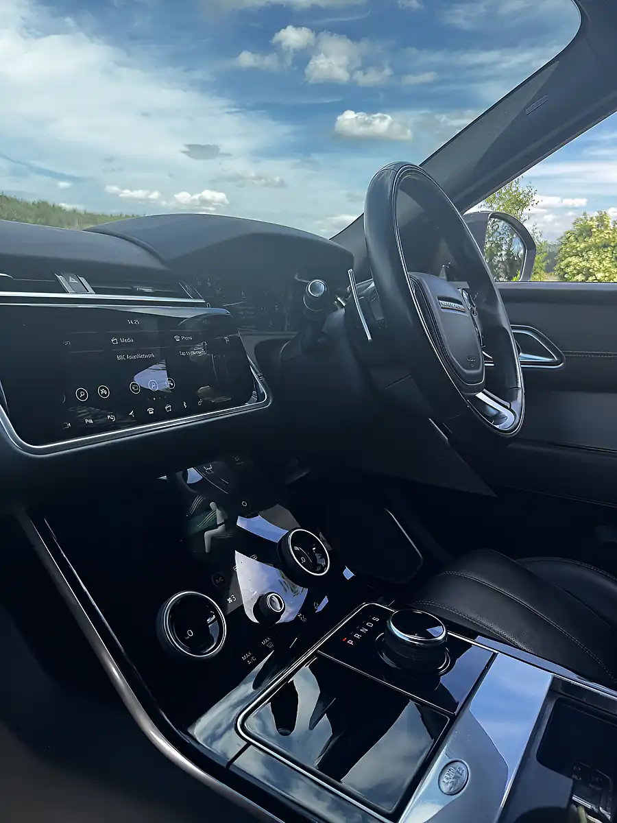 Used 2018 Land Rover Range Rover Velar R-Dynamic Hse Black - Interior and Exterior details 20