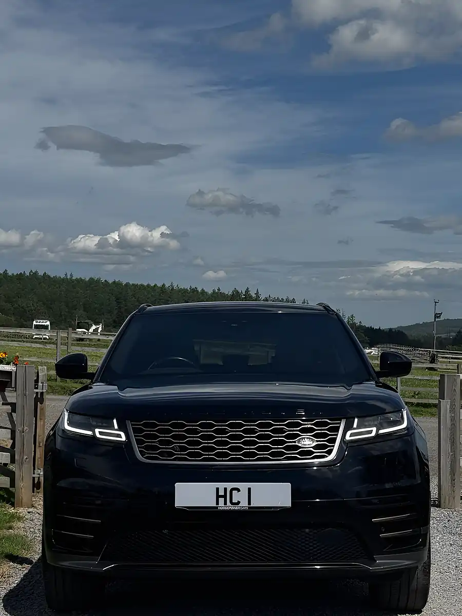 Used 2018 Land Rover Range Rover Velar R-Dynamic Hse Black - Interior and Exterior details 8
