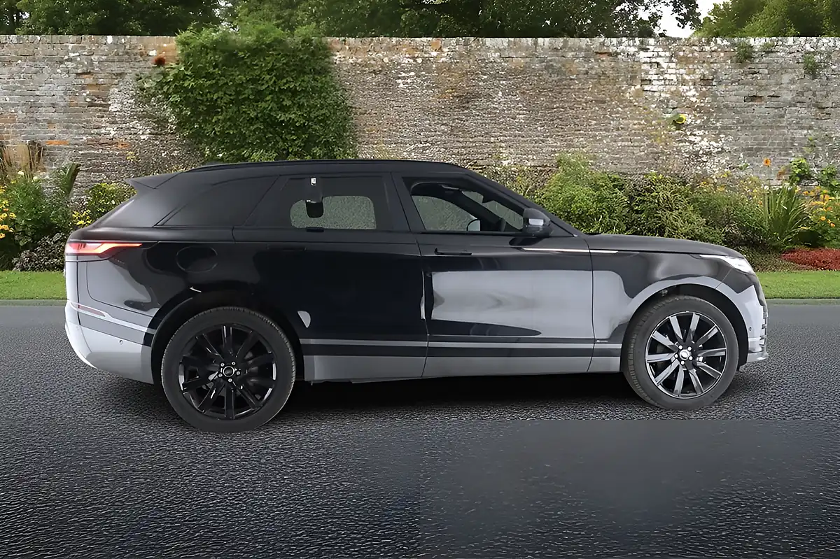 Used 2018 Land Rover Range Rover Velar R-Dynamic Hse Black - Interior and Exterior details 4