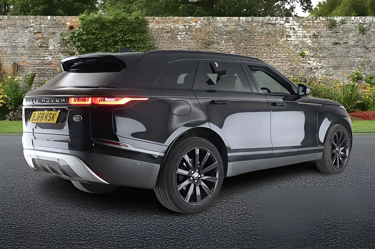 Used 2018 Land Rover Range Rover Velar R-Dynamic Hse Black - Interior and Exterior details 7