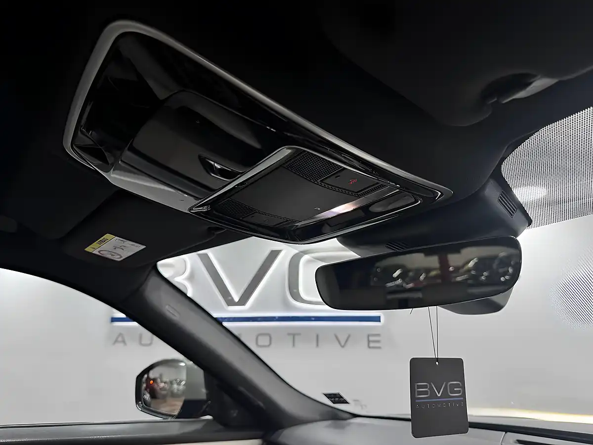 Used 2018 Land Rover Range Rover Velar R-Dynamic Hse Black - Interior and Exterior details 12