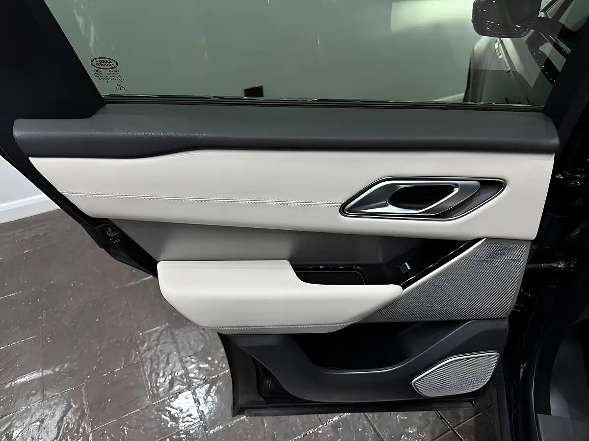 Used 2018 Land Rover Range Rover Velar R-Dynamic Hse Black - Interior and Exterior details 18