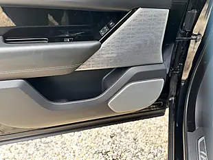 Used 2018 Land Rover Range Rover Velar R-Dynamic Hse Black - Interior and Exterior details 19