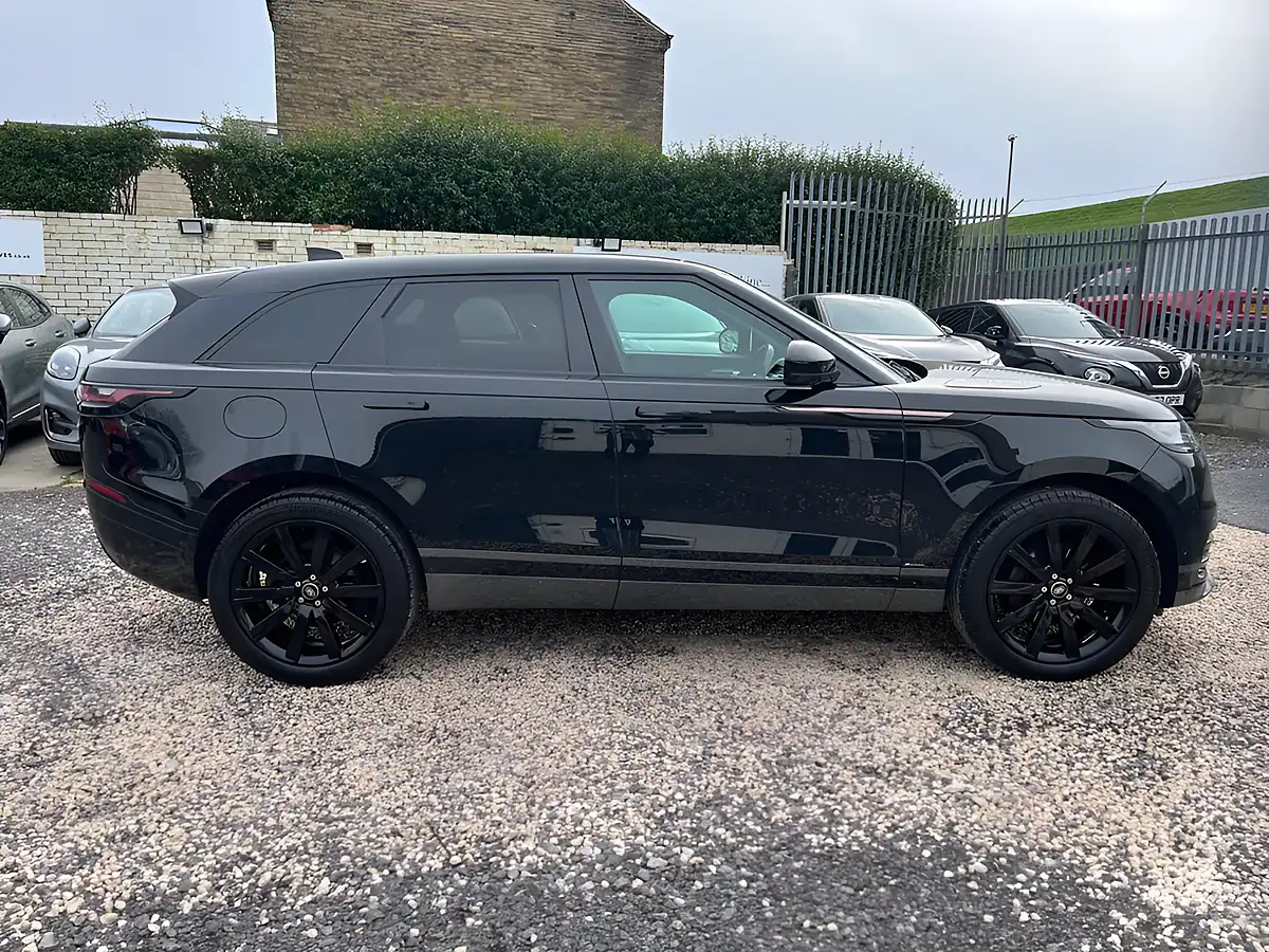 Used 2018 Land Rover Range Rover Velar R-Dynamic Hse Black - Interior and Exterior details 4