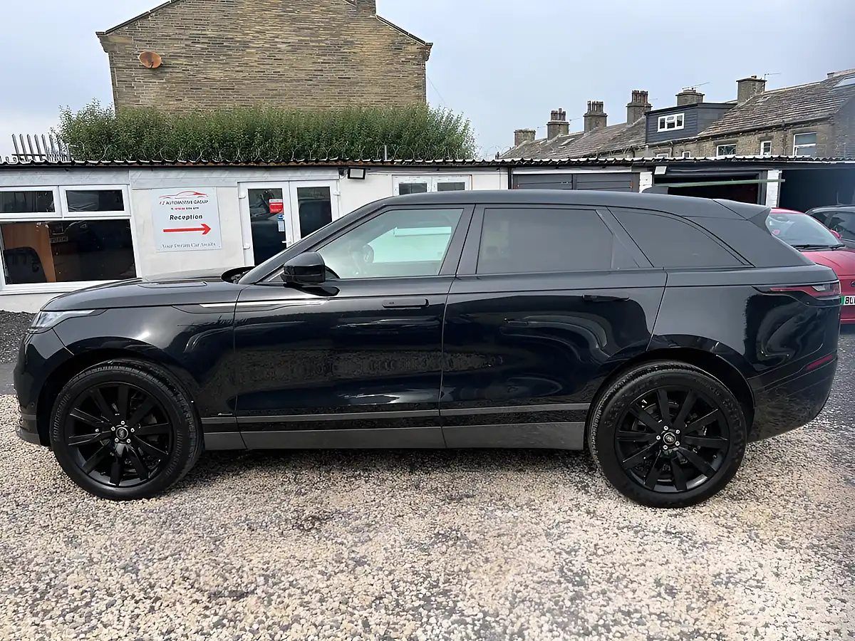Used 2018 Land Rover Range Rover Velar R-Dynamic Hse Black - Interior and Exterior details 5