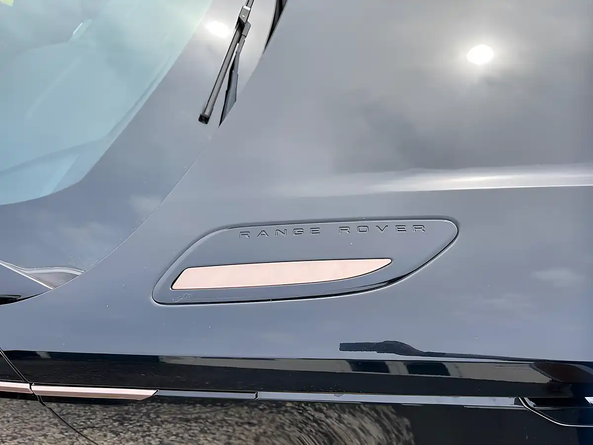 Used 2018 Land Rover Range Rover Velar R-Dynamic Hse Black - Interior and Exterior details 9