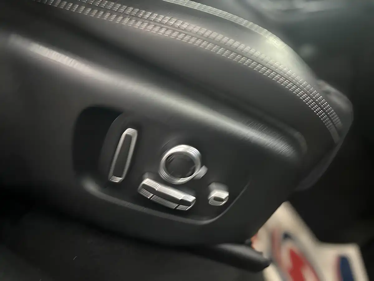 Used 2018 Land Rover Range Rover Velar R-Dynamic Hse Black - Interior and Exterior details 15