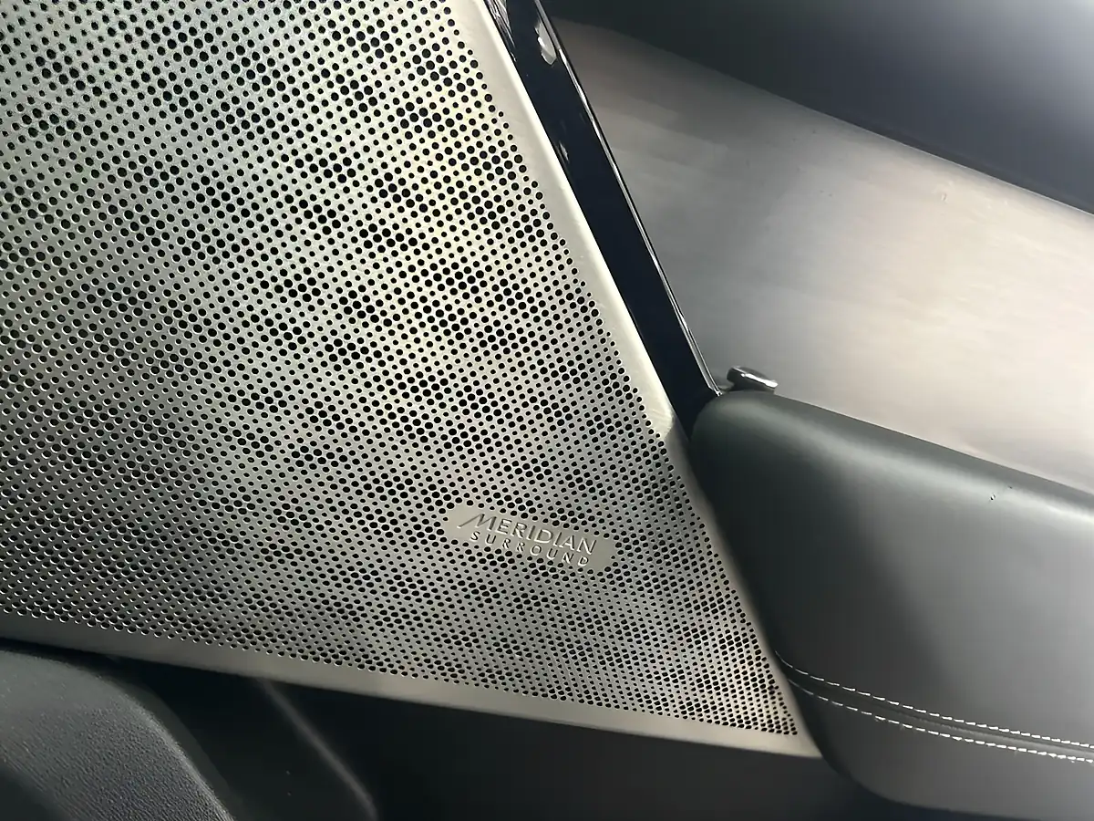 Used 2018 Land Rover Range Rover Velar R-Dynamic Hse Black - Interior and Exterior details 20