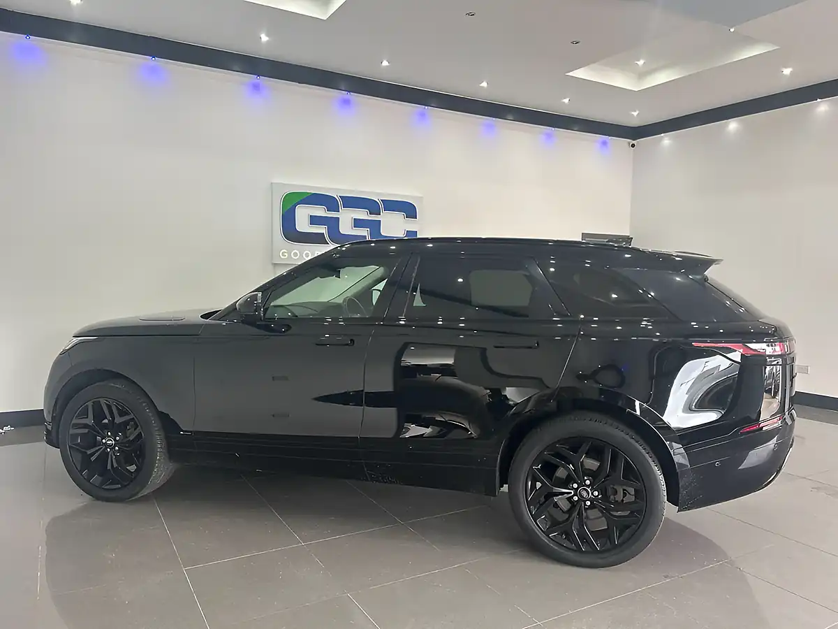 Used 2018 Land Rover Range Rover Velar R-Dynamic Hse Black - Interior and Exterior details 9