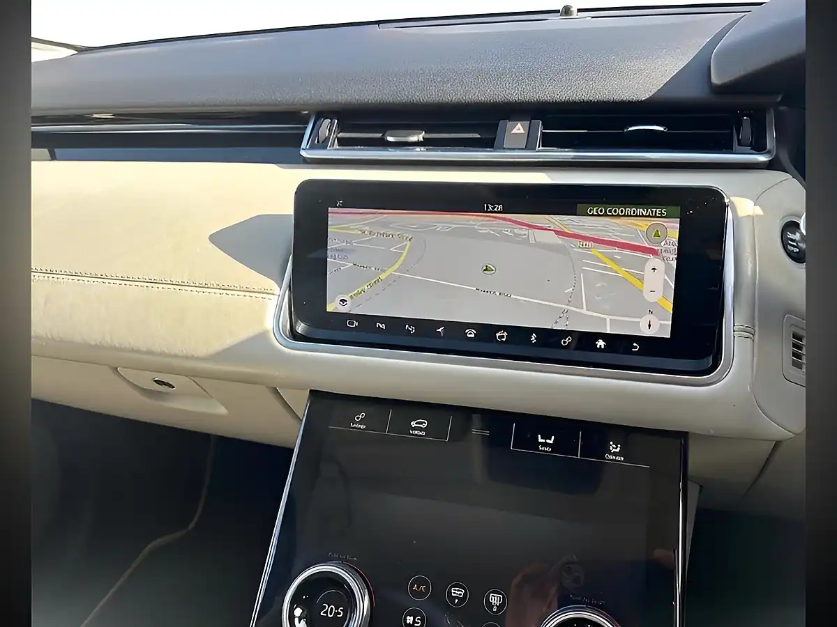 Used 2018 Land Rover Range Rover Velar R-Dynamic Hse Black - Interior and Exterior details 10