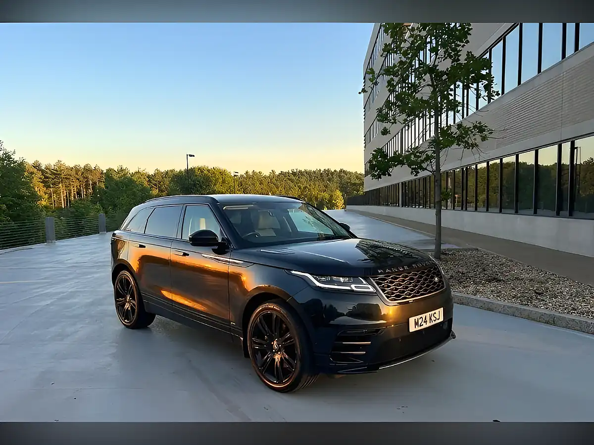 Used 2018 Land Rover Range Rover Velar R-Dynamic Hse Black - Interior and Exterior details 3