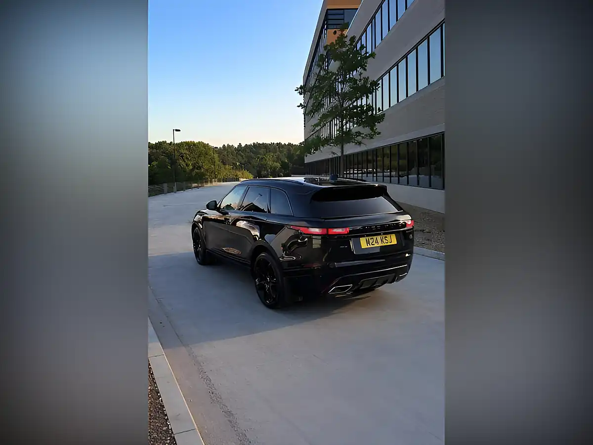 Used 2018 Land Rover Range Rover Velar R-Dynamic Hse Black - Interior and Exterior details 6