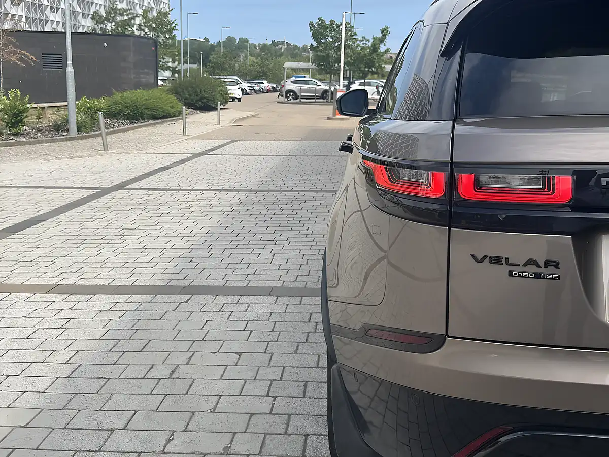 Used 2018 Land Rover Range Rover Velar R-Dynamic Hse Brown - Interior and Exterior details 14