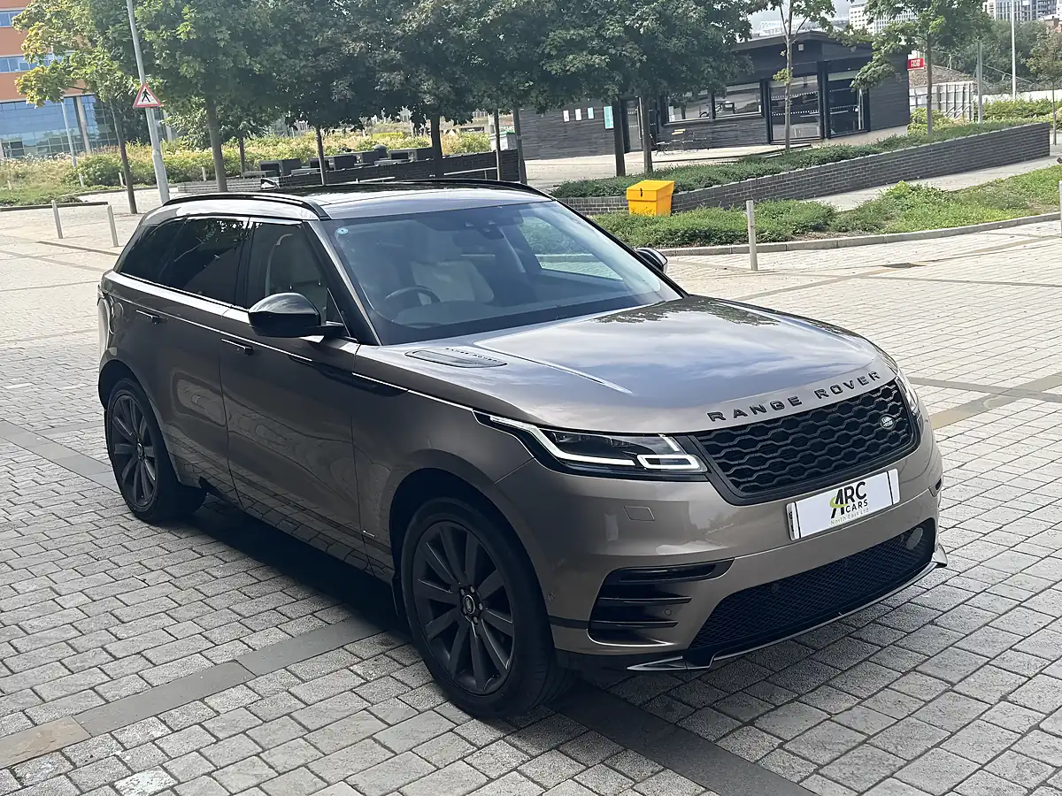 Used 2018 Land Rover Range Rover Velar R-Dynamic Hse Brown - Interior and Exterior details 3
