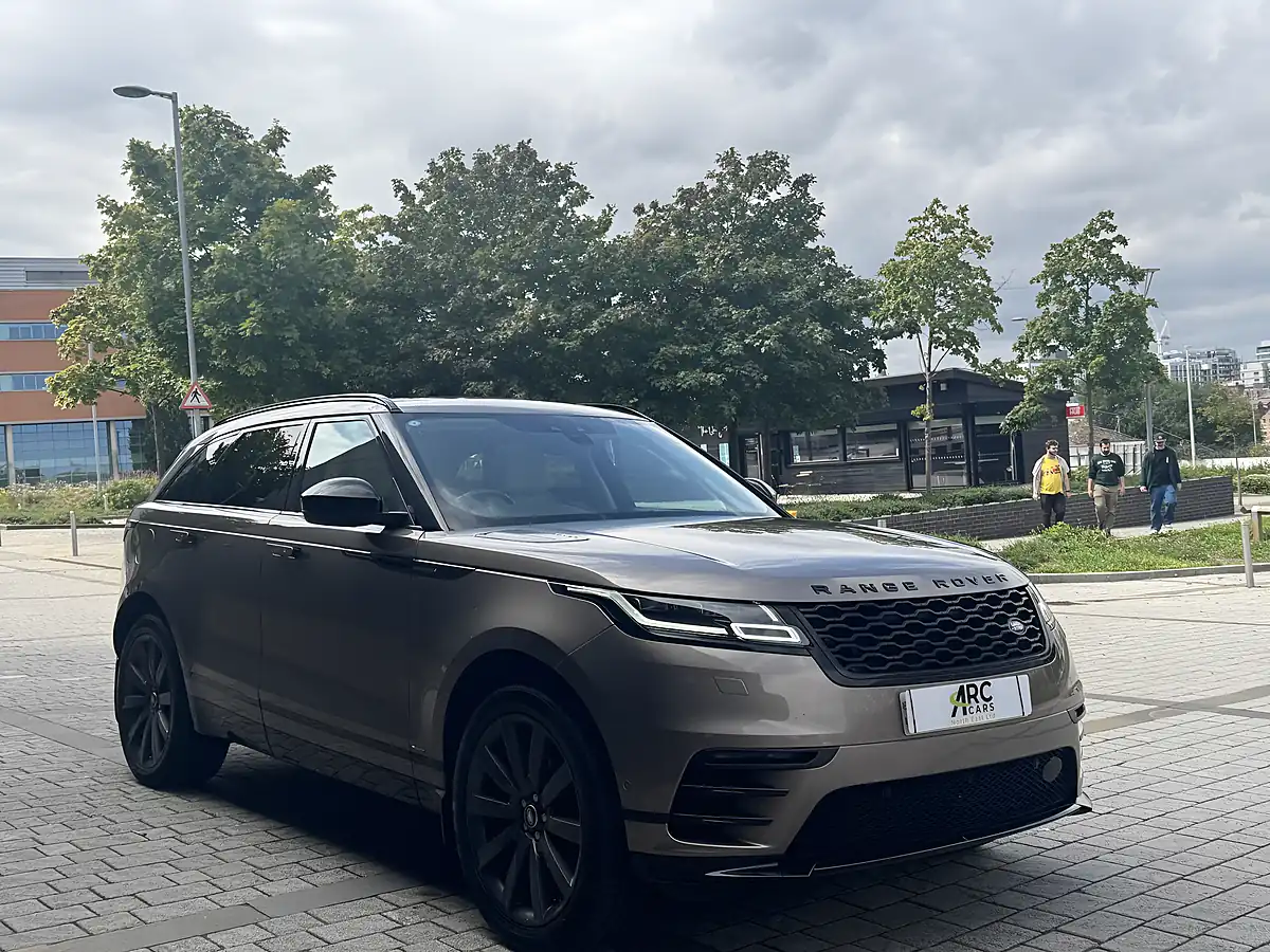 Used 2018 Land Rover Range Rover Velar R-Dynamic Hse Brown - Interior and Exterior details 6