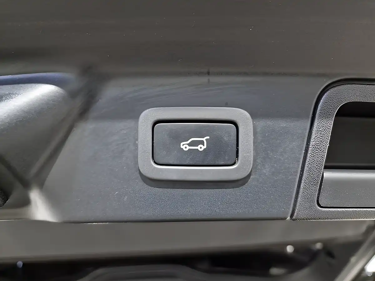 Used 2018 Land Rover Range Rover Velar R-Dynamic Hse Grey - Interior and Exterior details 20