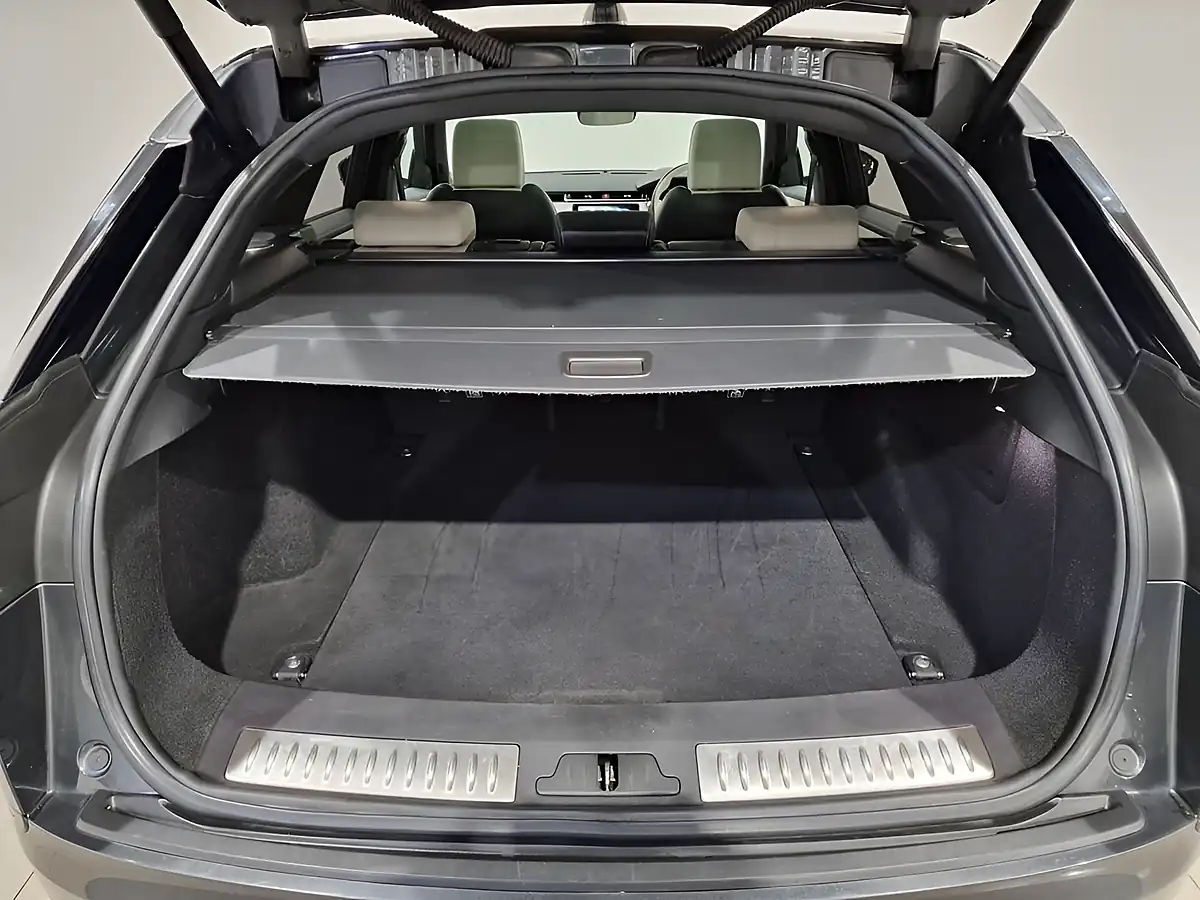 Used 2018 Land Rover Range Rover Velar R-Dynamic Hse Grey - Interior and Exterior details 19