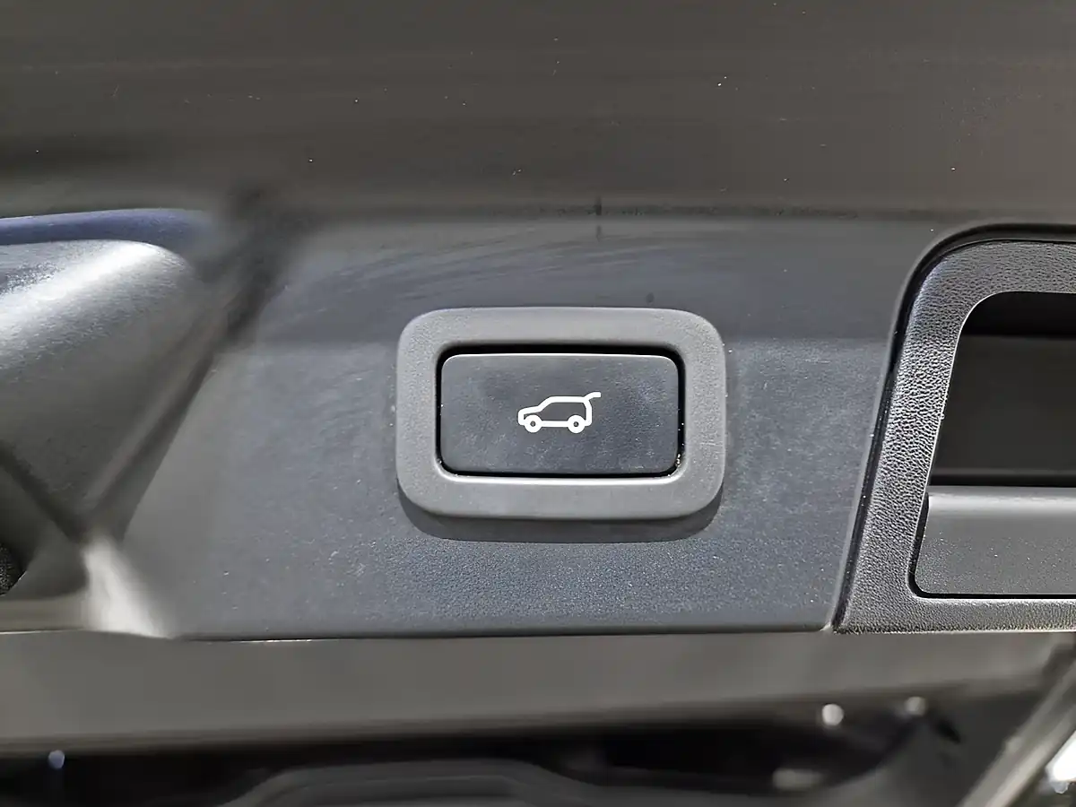 Used 2018 Land Rover Range Rover Velar R-Dynamic Hse Grey - Interior and Exterior details 20