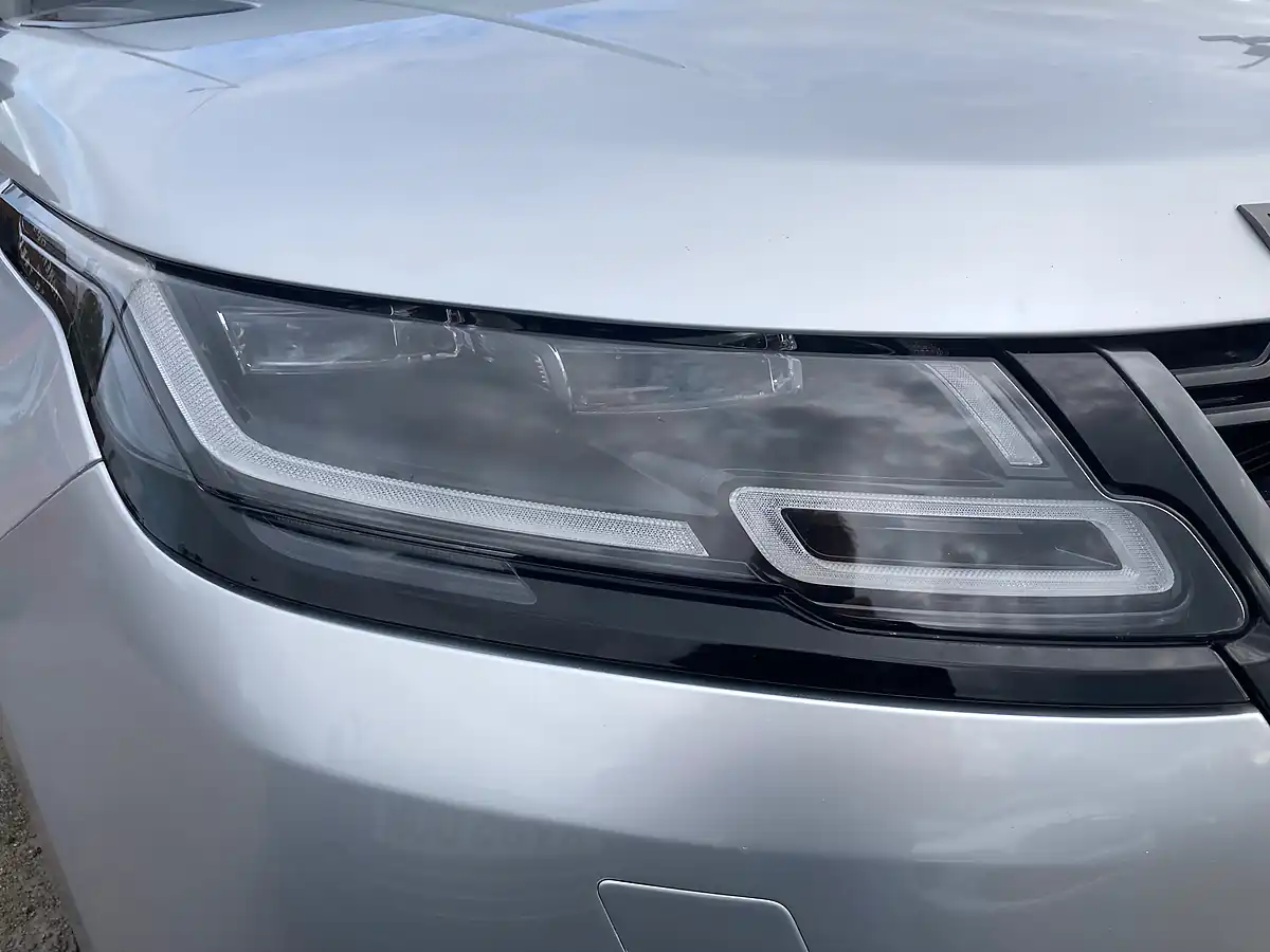 Used 2018 Land Rover Range Rover Velar R-Dynamic Hse Silver - Interior and Exterior details 13