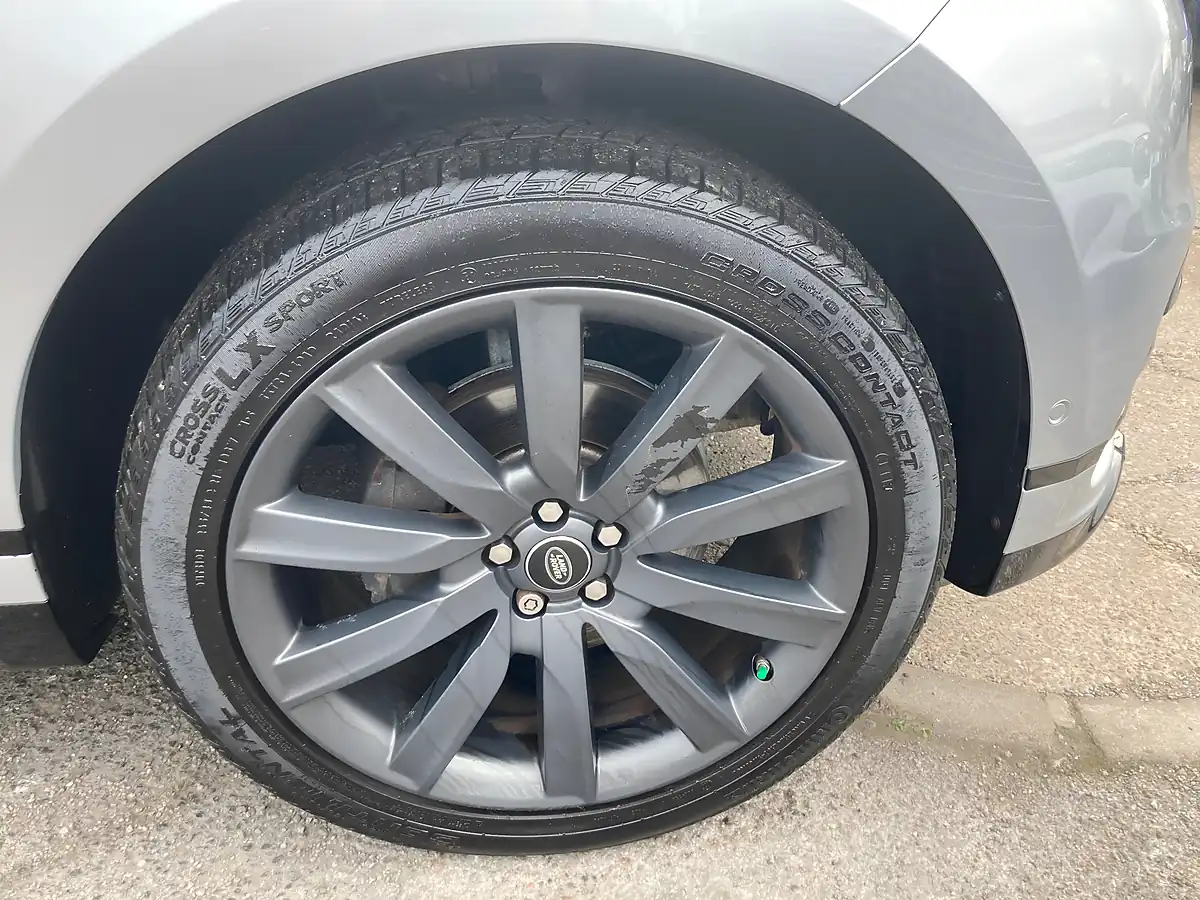 Used 2018 Land Rover Range Rover Velar R-Dynamic Hse Silver - Interior and Exterior details 4