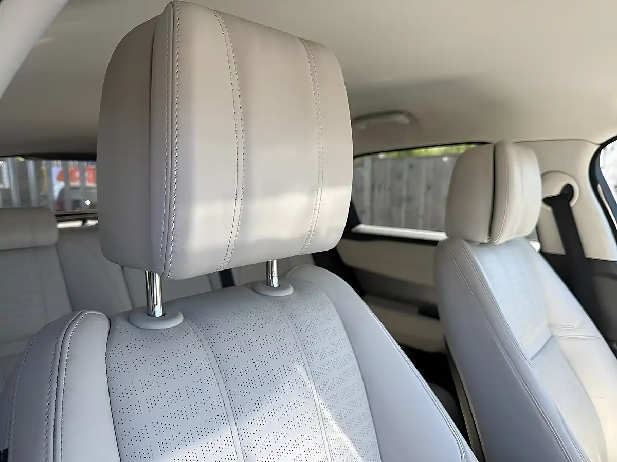 Used 2018 Land Rover Range Rover Velar R-Dynamic Hse White - Interior and Exterior details 12