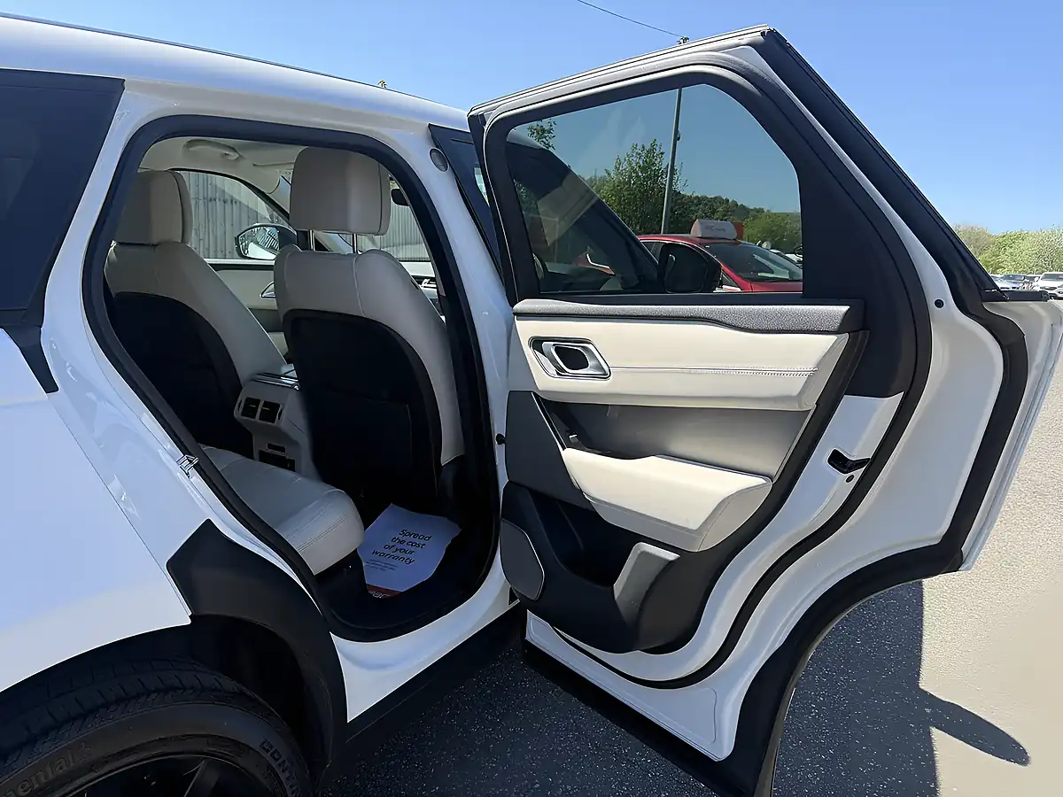 Used 2018 Land Rover Range Rover Velar R-Dynamic Hse White - Interior and Exterior details 15