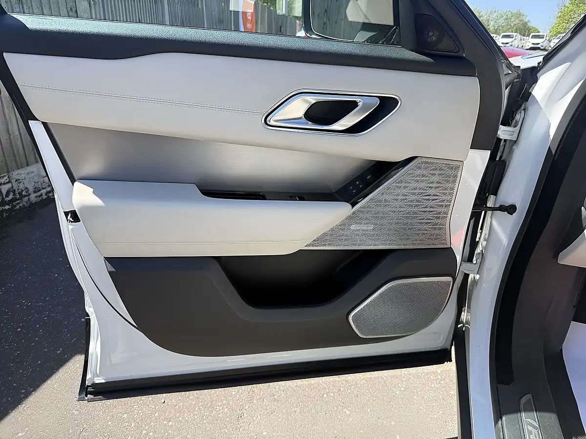 Used 2018 Land Rover Range Rover Velar R-Dynamic Hse White - Interior and Exterior details 19