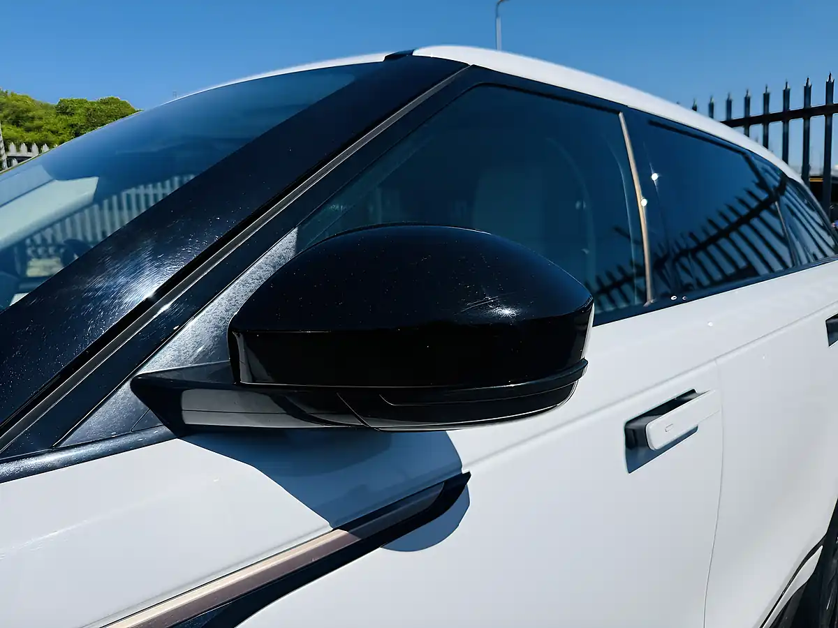 Used 2018 Land Rover Range Rover Velar R-Dynamic Hse White - Interior and Exterior details 5