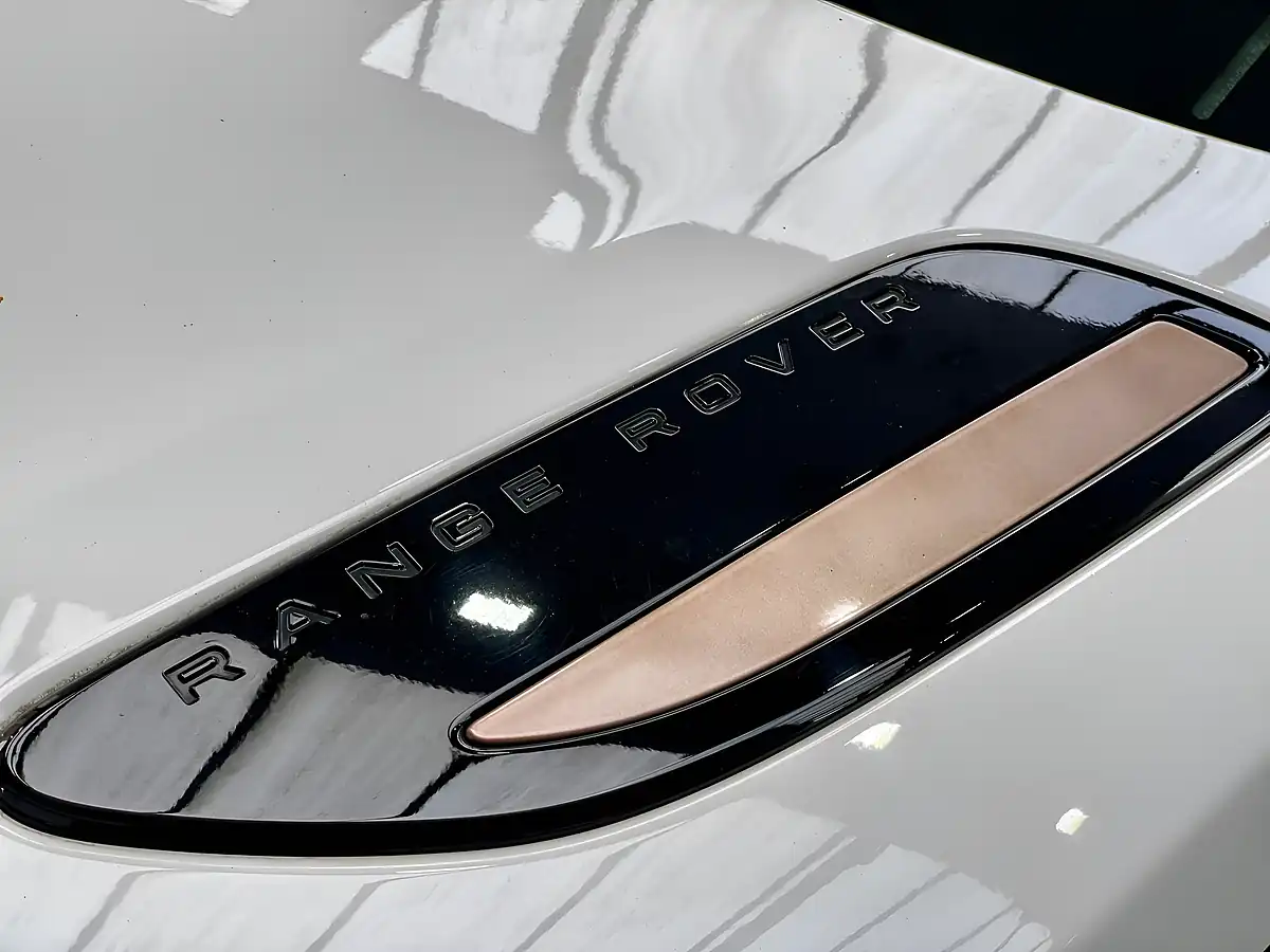 Used 2018 Land Rover Range Rover Velar R-Dynamic Hse White - Interior and Exterior details 13