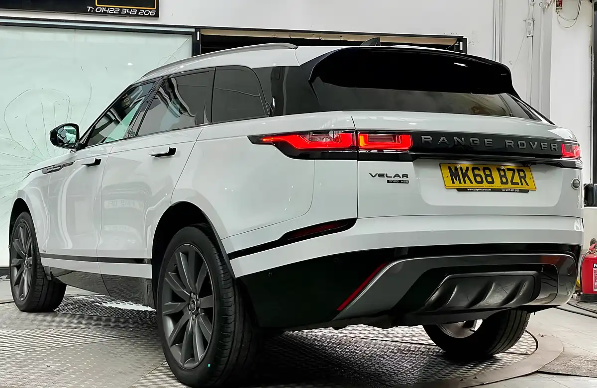 Used 2018 Land Rover Range Rover Velar R-Dynamic Hse White - Interior and Exterior details 4