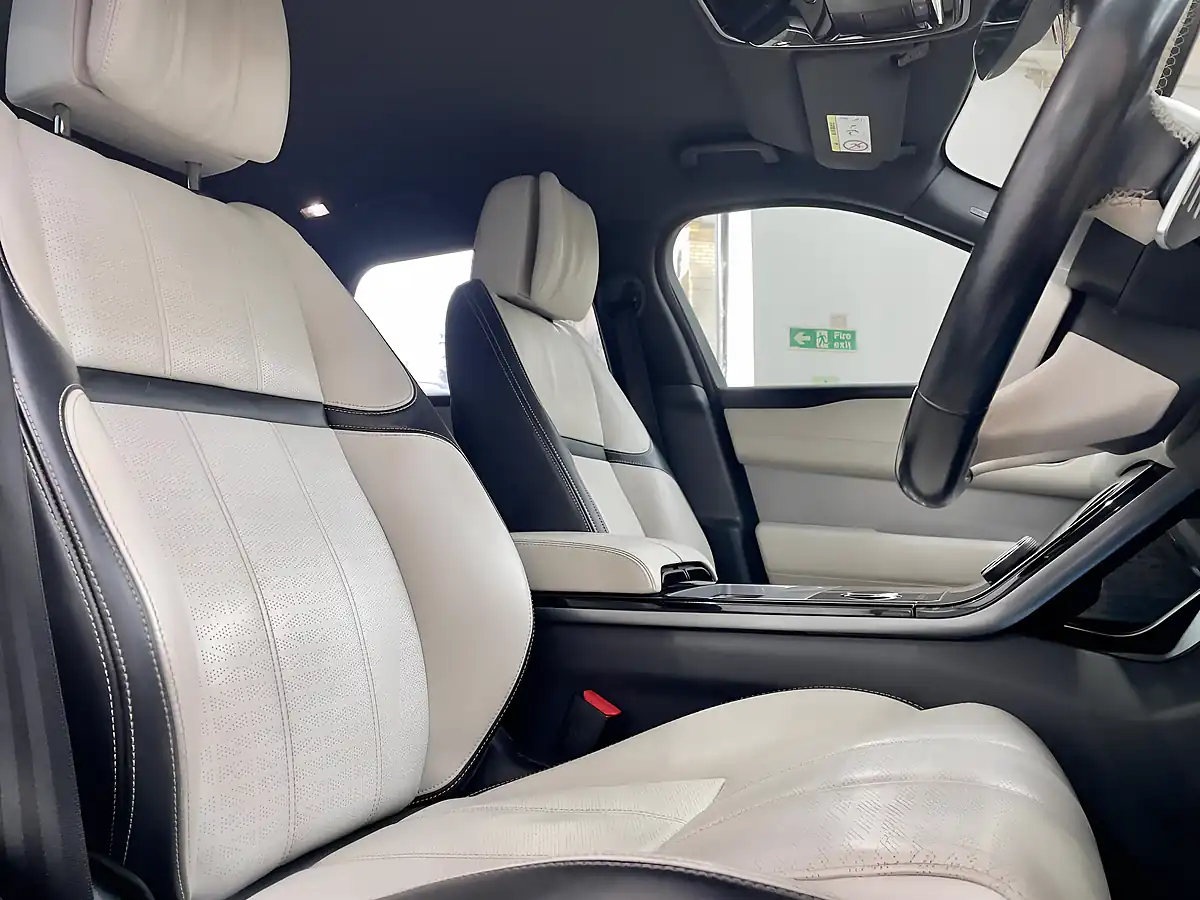 Used 2018 Land Rover Range Rover Velar R-Dynamic Hse White - Interior and Exterior details 7