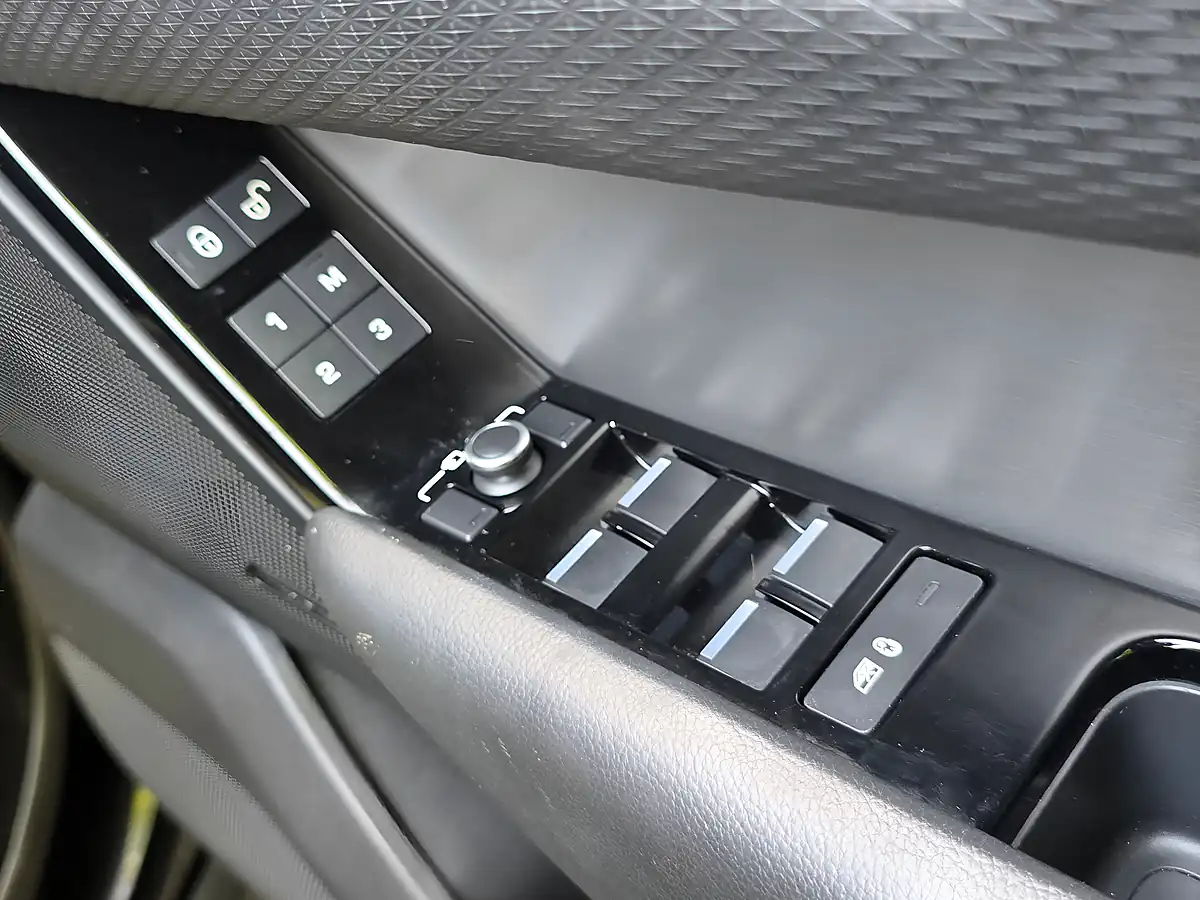 Used 2018 Land Rover Range Rover Velar R-Dynamic S Black - Interior and Exterior details 12