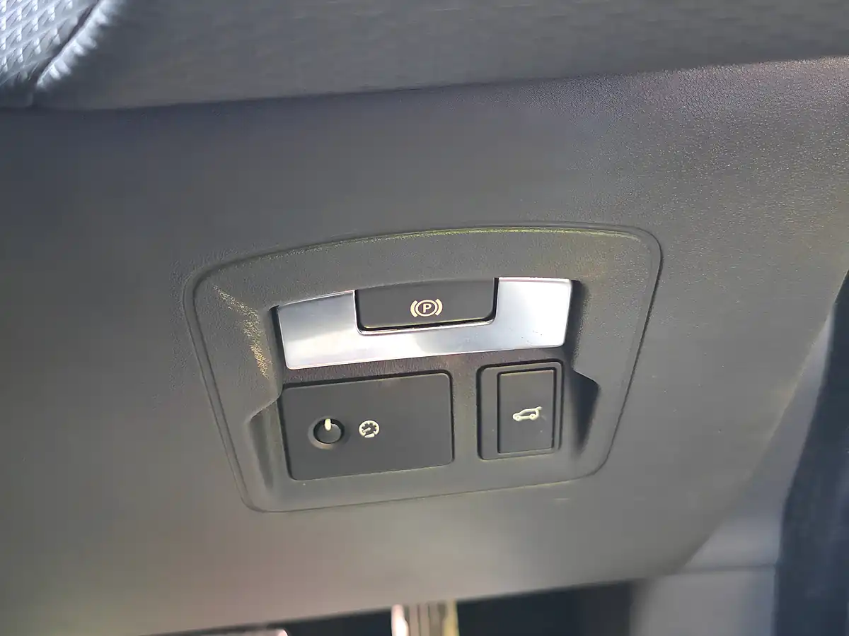 Used 2018 Land Rover Range Rover Velar R-Dynamic S Black - Interior and Exterior details 16