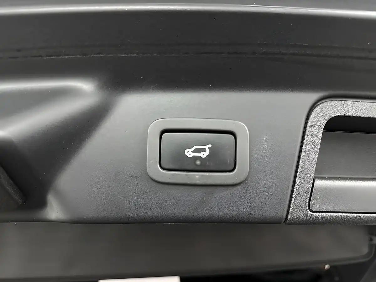 Used 2018 Land Rover Range Rover Velar R-Dynamic S Grey - Interior and Exterior details 19