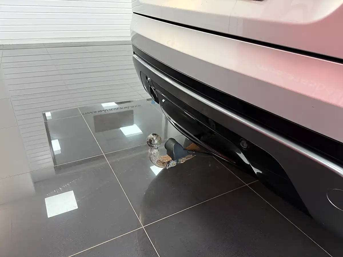 Used 2018 Land Rover Range Rover Velar R-Dynamic S Silver - Interior and Exterior details 10
