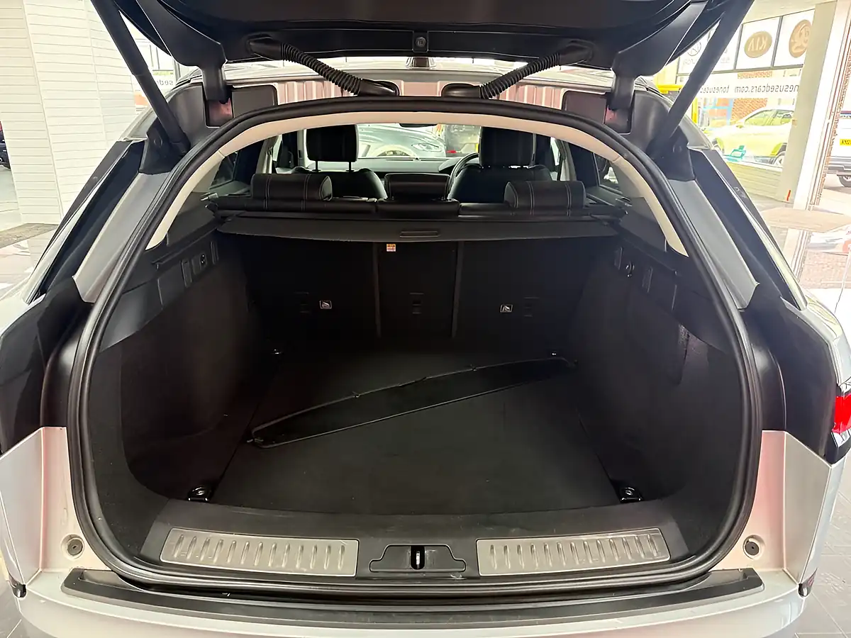 Used 2018 Land Rover Range Rover Velar R-Dynamic S Silver - Interior and Exterior details 12