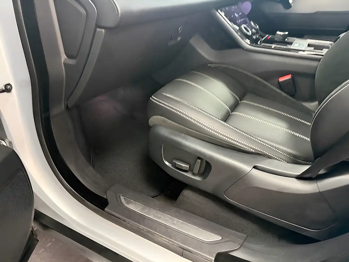 Used 2018 Land Rover Range Rover Velar R-Dynamic S Silver - Interior and Exterior details 18