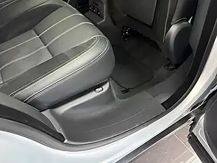 Used 2018 Land Rover Range Rover Velar R-Dynamic S Silver - Interior and Exterior details 6