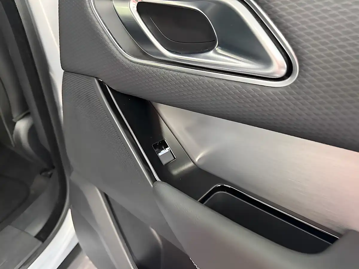 Used 2018 Land Rover Range Rover Velar R-Dynamic S Silver - Interior and Exterior details 7