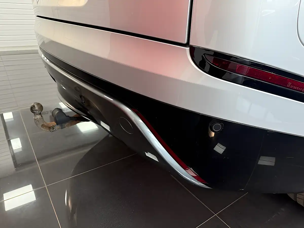 Used 2018 Land Rover Range Rover Velar R-Dynamic S Silver - Interior and Exterior details 9